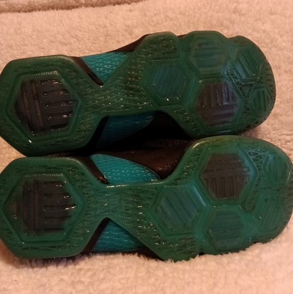 LeBron 13 Summit Lake Hornets - Picture 6 of 9